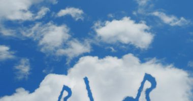 空にある音符の画像